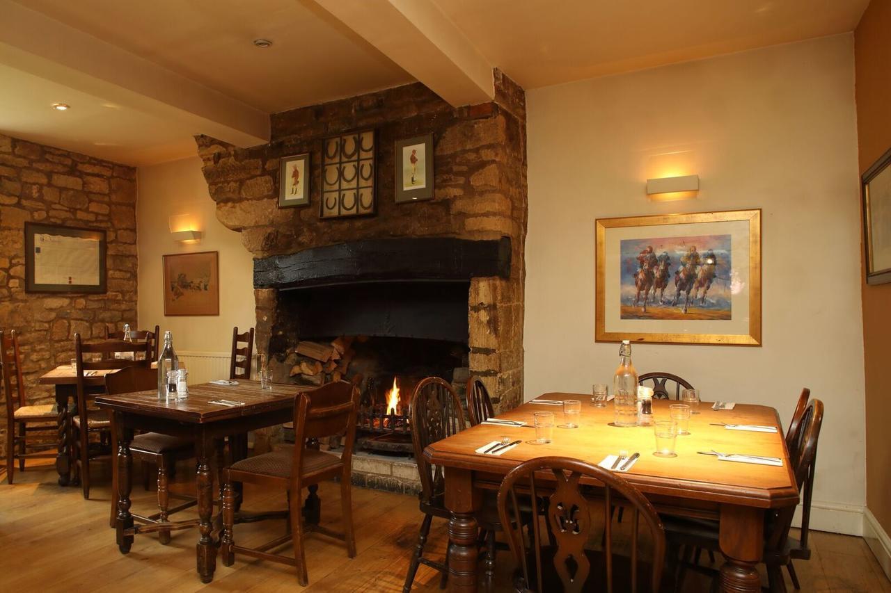 Horse And Groom Moreton-in-Marsh Экстерьер фото